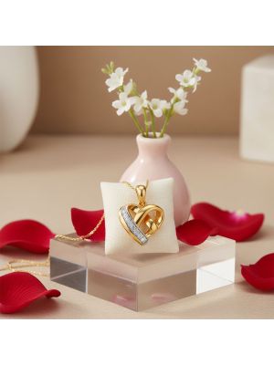 Stylish Hearty Gold Diamond Pendant