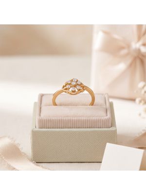 Elegant Floral Cluster Diamond Ring