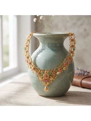 Luxurious Floral Pattern Gold Necklace