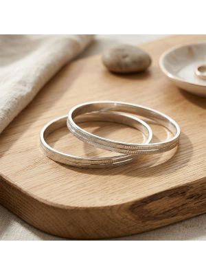 Modern Vertical Line Textured Bangle