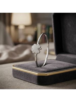 Trendy Clover Leaf Silver Gadi