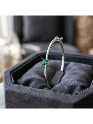 Graceful Silver Emerald Stone Gadi