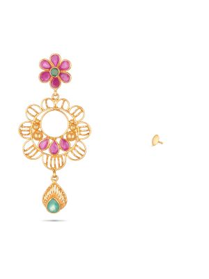 Malabar Gold and Diamonds - The intricacies of this exquisite piece from  the Divine collection will add that extra class to your wedding ensemble.  Make this Kerala dream earring yours by visiting