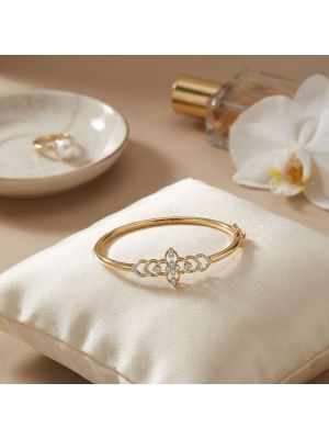 Radiant Cluster Gold Diamond Gadi-hover