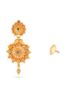 Mesmerising Gold Earring-hover