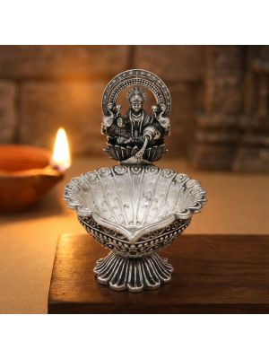 Traditional Silver Kamachi Vilaku-hover