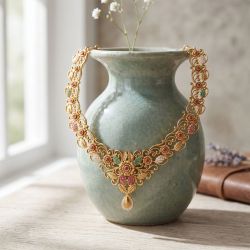 Luxurious Floral Pattern Gold Necklace