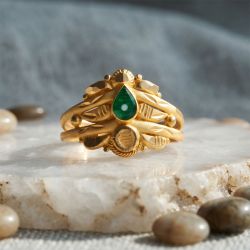 Royal Emerald Teardrop Enamel Gold Ring