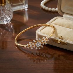 Trendy Floral Diamond Gadi-hover