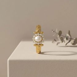 Pearl Halo Gold Ring -hover