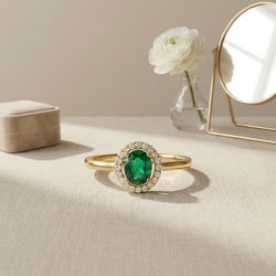 Classic Emerald Gold Band Ring -hover
