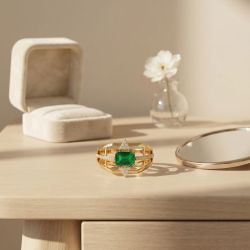 Bridal Emerald Green Stone Ring -hover