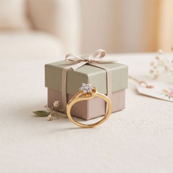 Stylish Swirling Floral Cluster Diamond Ring