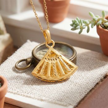 Trendy Fan Motif Gold Dollar